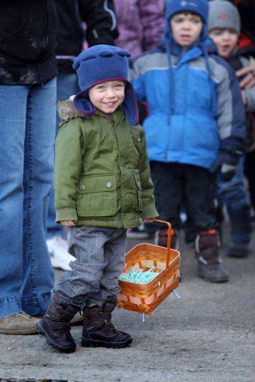 Kids patiently wait in line  outside the Candian Aviation Museum waiting for the doors to open for their annual Easter Egg Hunt Saturday morning.  Standup Photo Photography Ruth Bonneville  Ruth Bonneville /  Winnipeg Free Press)