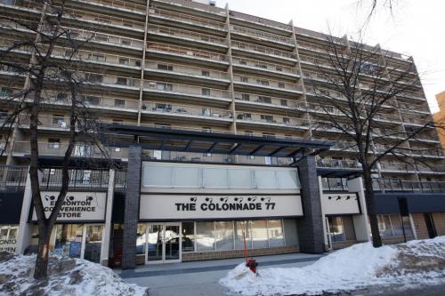 The Colonnade 77- unit 1205 Edmonton St. Double Condo - exterior  Resale Homes Todd Lewys story - KEN GIGLIOTTI / April . 1 2013 / WINNIPEG FREE PRESS