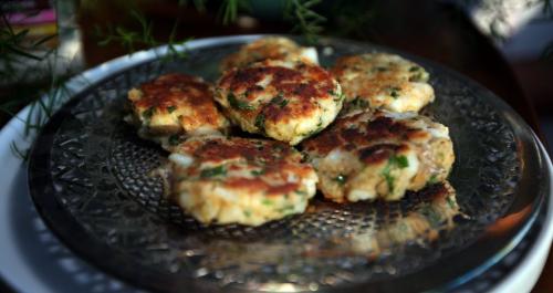 Food Front, "Cod Cakes" Game of Thrones theme..... April 1, 2013 - (Phil Hossack / Winnipeg Free Press)