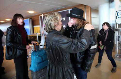 Terminally ill  Susan Griffiths leaves her home in Winnipeg for the last time and is escorted by her daughter, grandsons, friends and family members to the airport Saturday morning to board a flight to Europe.  By the end of April she will have had an assisted suicide.  See Lindor' Reynolds story.  Part 1 of 2 Photography Ruth Bonneville  Ruth Bonneville /  Winnipeg Free Press)