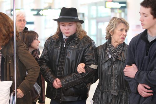 Terminally ill  Susan Griffiths leaves her home in Winnipeg for the last time and is escorted by her daughter, grandsons, friends and family members to the airport Saturday morning to board a flight to Europe.  By the end of April she will have had an assisted suicide.  See Lindor' Reynolds story.  Part 1 of 2 Photography Ruth Bonneville  Ruth Bonneville /  Winnipeg Free Press)