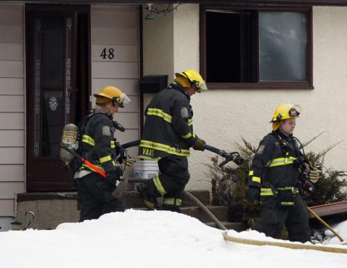 House Fire at a one story home at 48 Berier Bay at  Speers Rd. - (from scanner) one person was sent to hospital  and a fire fire fighter had a sight injury when fire broke our apparently in the basement Äì Ashley Prest was going to the scene KEN GIGLIOTTI / April . 8 2013 / WINNIPEG FREE PRESS