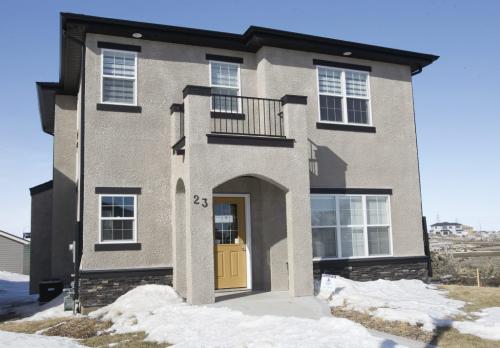 Homes. House at  23 Bellflower Rd. in Bridgwater Lakes. Wendy Janssen, New Home Sales Consultant with Qualico Homes.  Todd Lewys  (WAYNE GLOWACKI/WINNIPEG FREE PRESS) Winnipeg Free Press April 9 2013
