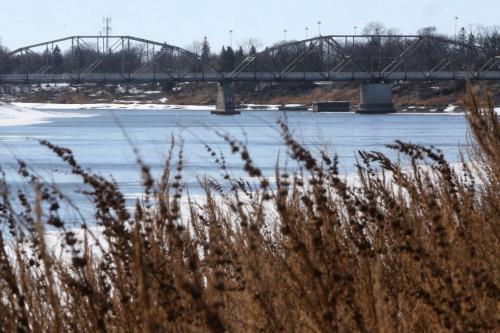 Open water on the Red River as seen from near Churchill Drive, just west of Osborne Street South, Thursday, April 18, 2013. (TREVOR HAGAN/WINNIPEG FREE PRESS)