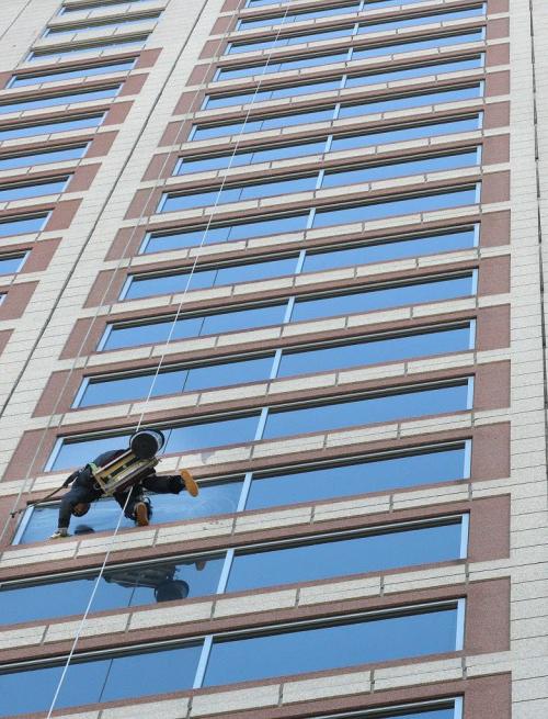 Spring Cleaning-A window washer works on the big job at the 33 story building at Portage And Main called 201 Portage-Standup Photo- April 25, 2012   (JOE BRYKSA / WINNIPEG FREE PRESS)