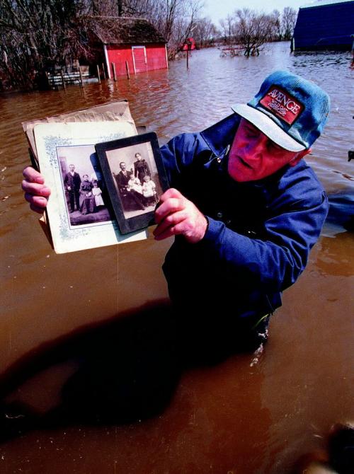 FLOOD OF 1997 photo winnipeg free press