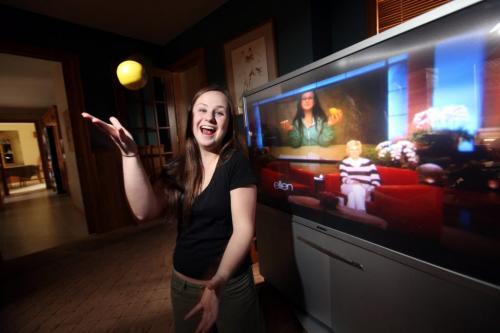 Kirsten Kettler of Winnipeg can't believe her funny apple video made it onto the ellen Show recenlty. Kettler chops a apple in half using only her forehead in the short video clip.  Photography Ruth Bonneville Ruth Bonneville /  Winnipeg Free Press)