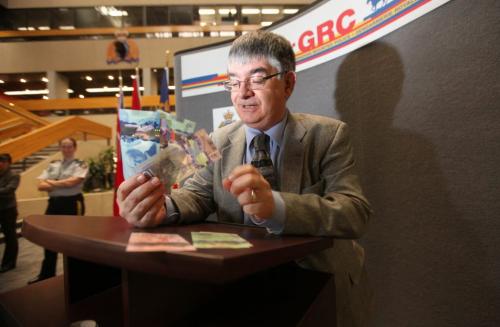 Marc Trudel, with Bank of Canada holds new five and ten dollar bills at RCMP Office in Wpg Wed. See press release for more info.  Photography Ruth Bonneville Ruth Bonneville /  Winnipeg Free Press)