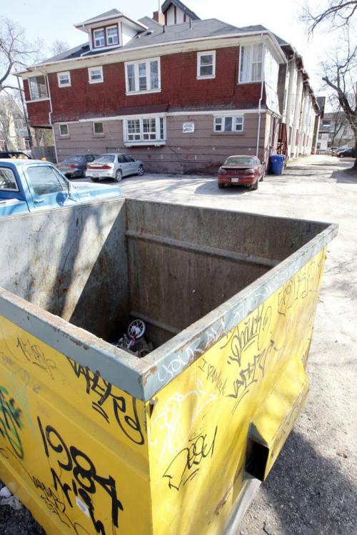 The  dumpster near 280 Wellington Cres. where a snake was found Tuesday night. Ashley Prest and police reporter stories. (WAYNE GLOWACKI/WINNIPEG FREE P RESS) Winnipeg Free Press May 8 2013