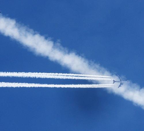 A plane flies through another planes contrail over Winnipeg Thursday- May 09, 2013   (JOE BRYKSA / WINNIPEG FREE PRESS)