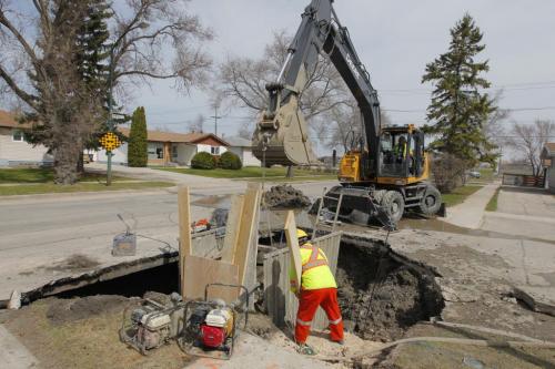 A massive sink hole created by a water main break at the corner of Airlies and Ashbury.  May 13, 2013  BORIS MINKEVICH / WINNIPEG FREE PRESS