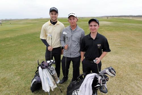 Bryce Barr, Bobbie Wiebe, Scott Mazur are on the University of Manitoba golf team and are going to the Nationals somewhere in Quebec. May 17, 2013  BORIS MINKEVICH / WINNIPEG FREE PRESS