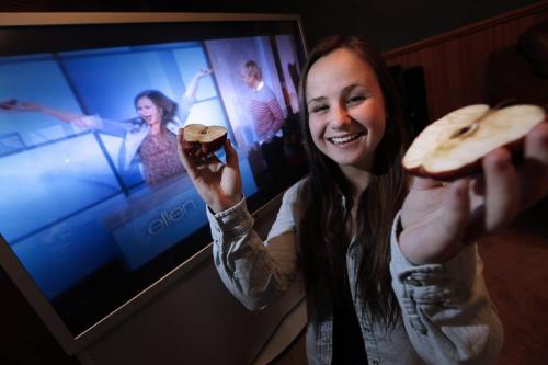 May 20, 2013 - 130520  -  Kirsten Kettler was on the Ellen show displaying her talent of Apple Cracking where she splits an apple with her head Monday, May 20, 2013. John Woods / Winnipeg Free Press
