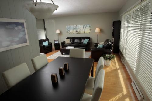Homes.¤2501 Pinewood Drive in Woodhaven,  the realtor is Mark Penner.  The dining room with living room in back.  Todd Lewys story (WAYNE GLOWACKI/WINNIPEG FREE PRESS) Winnipeg Free Press May 21 2013