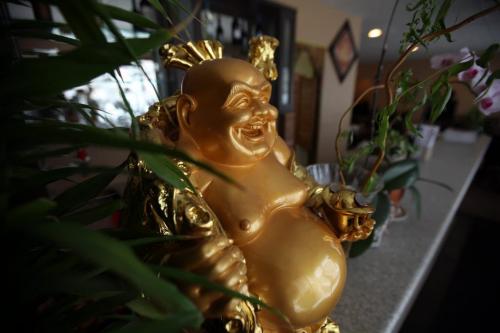 A large laughing Budda greets guests at Pho Binh Mink on Seargeant ave. See Marion's review.  May 24, 2013 - (Phil Hossack / Winnipeg Free Press)