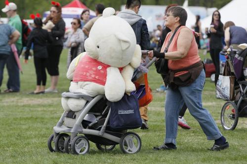 May 26, 2013 - 130526  - With so much to do at the Teddy Bear's Picnic all bears need a break during the festivities at Assiniboine Park in Winnipeg Sunday, May 26, 2013. John Woods / Winnipeg Free Press