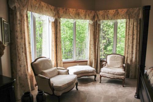 (Master bedroom) This Grand Pointe home, located at 246 Dymar Way just outside city limits, went on the market this morning. Tuesday, June 4, 2013. (TODD LEWYS) (JESSICA BURTNICK/WINNIPEG FREE PRESS)