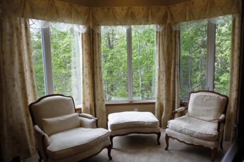 (Master bedroom) This Grand Pointe home, located at 246 Dymar Way just outside city limits, went on the market this morning. Tuesday, June 4, 2013. (TODD LEWYS) (JESSICA BURTNICK/WINNIPEG FREE PRESS)