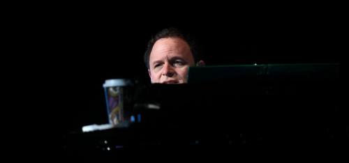 Peering over the grand piano as he performs Seinfelds Jason Alexander headlines the Negev Gala honouring the Arab Jewish Dialogue on Tuesday night at the Centennial Concert Hall, See story. June 4, 2013 - (Phil Hossack / Winnipeg Free Press)