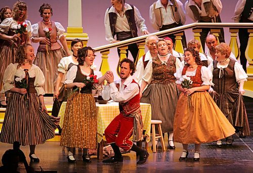 BORIS MINKEVICH / WINNIPEG FREE PRESS  070502 This year&#x2019;s production of Gilbert and Sullivan, &#x201c;The Gondoliers&#x201d; Dress rehearsal at Pantages Playhouse.