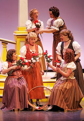 BORIS MINKEVICH / WINNIPEG FREE PRESS  070502 This year&#x2019;s production of Gilbert and Sullivan, &#x201c;The Gondoliers&#x201d; Dress rehearsal at Pantages Playhouse.