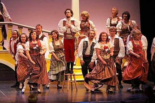 BORIS MINKEVICH / WINNIPEG FREE PRESS  070502 This year&#x2019;s production of Gilbert and Sullivan, &#x201c;The Gondoliers&#x201d; Dress rehearsal at Pantages Playhouse.