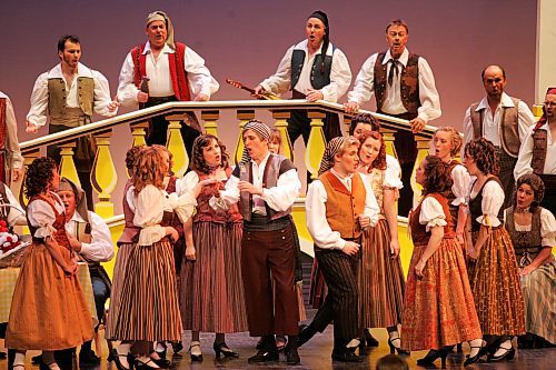 BORIS MINKEVICH / WINNIPEG FREE PRESS  070502 This year&#x2019;s production of Gilbert and Sullivan, &#x201c;The Gondoliers&#x201d; Dress rehearsal at Pantages Playhouse.