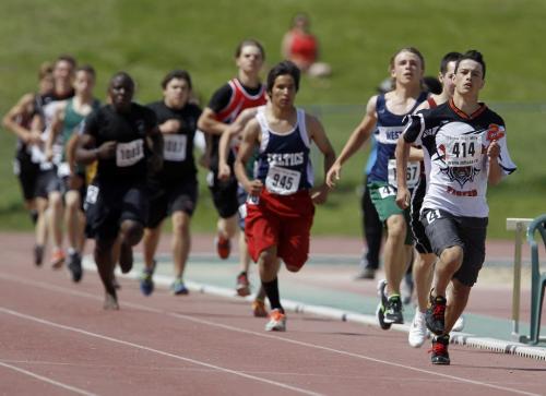 Cole Dunbar leads the Junior Varsity Boys 800m race as part of the Tetrathlon at the Milk Provincial Track and Field Championships at the University of Manitoba, Saturday, June 8, 2013. (TREVOR HAGAN/WINNIPEG FREE PRESS) - for kyle jahns story