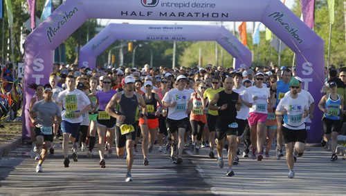 Half marathoners at the 35th Manitoba Marathon at the University of Manitoba, Sunday, June 16, 2013. (TREVOR HAGAN/WINNIPEG FREE PRESS)