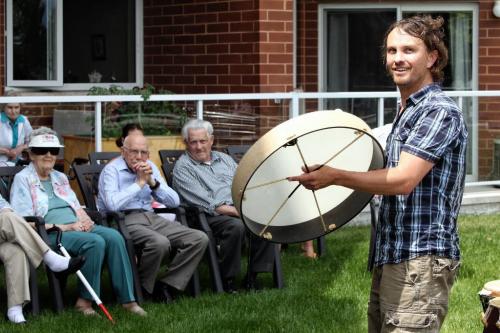 Chris Scholl teaches a drumming class to a group of seniors at the Lindenwood Manor. 130618 June 18, 2013 Mike Deal / Winnipeg Free Press