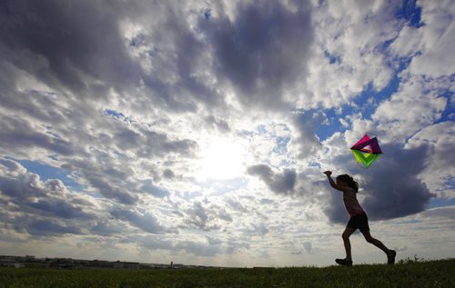 June 18, 2013 - 130618  -  Fiona Nixon (8) was out flying her kite with her mum and sister at Westview Park (Garbage Hill) Tuesday, June 18, 2013. John Woods / Winnipeg Free Press