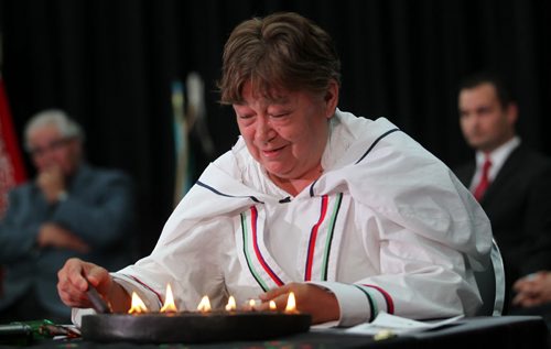 Inuit Elder Levinia Brown lights a traditional Qulliq as part of the signing ceremony of the Agreement to Host the National Research Centre on Residential Schools at the U of M Friday Morning. See MAry Agnes Welch story. June 21, 2013 - (Phil Hossack / Winnipeg Free Press)
