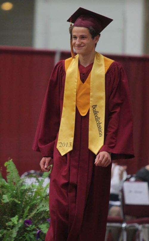 Brandon Sun Crocus Plains valedictorian Aidan Shamray received his honours sash during Monday graduation ceremony. (Bruce Bumstead/Brandon Sun)