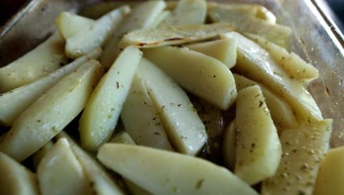 Recipe Swap, Greek Lemon Potatoe....See Alison Gilmore story. June 24, 2013 - (Phil Hossack / Winnipeg Free Press)