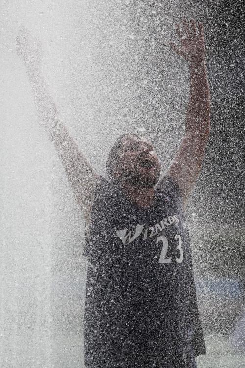 June 24, 2013 - 130624  -  Shane Breland enjoys cooling off in a downtown fountain at Memorial Park Tuesday, June 25, 2013. John Woods / Winnipeg Free Press