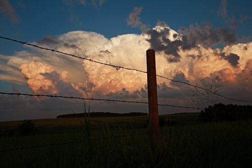 Brandon Sun 06072013 Storm clouds roll over the rolling hills along Highway 43 in North Dakota on Saturday evening. (Tim Smith/Brandon Sun)