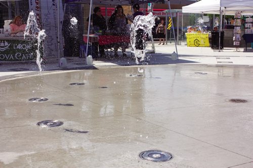 Canstar Community News Water from the newly-opened New Flyer Peace Fountain splashes at Transcona Centennial Square during the Transcona BIZ Market Garden season launch on July 4. (DAN FALLOON/CANSTAR COMMUNITY NEWS)