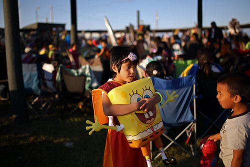 Brandon Sun 20072013 A young girl holds an inflatable SpongeBob SquarePants toy during the Rolling River First Nation Pow Wow on Saturday evening. (Tim Smith/Brandon Sun)