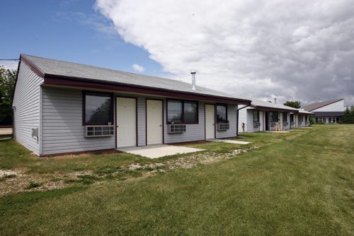Misty Lake cottages that housed flood evacuees -Misty Lake Lodge is home to many aboriginal flood evacuee from the Lake Manitoba Flood , the  lodge  has not been paid for accommodating evacuees Äì Randy Turner story-  KEN GIGLIOTTI / JULY 22 2013 / WINNIPEG FREE PRESS