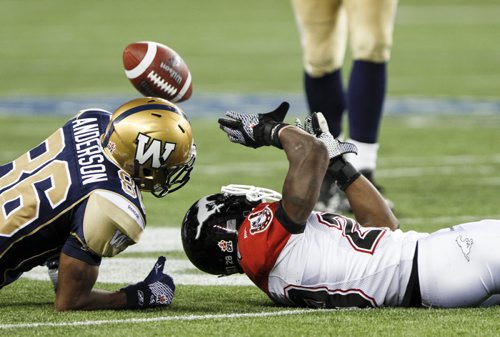 Isaac Anderson (#86) and Brandon Smith (#28) struggle for control of the ball, but fumble. The Winnipeg Blue Bombers faced off against the Calgary Stampeders at home on Friday, July 26, 2013. (JESSICA BURTNICK/WINNIPEG FREE PRESS)