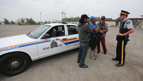 RCMP Special Const. Kyle Boisvert speaking with members of the community, in Thompson, Tuesday, July 23, 2013. (TREVOR HAGAN/WINNIPEG FREE PRESS)