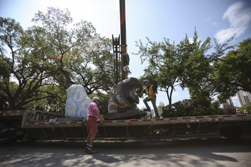 CancerCare bears on the move. Both polar bear sculptures located at York and Vaughn St., as well as several located behind the Manitoba Legislature along Assiniboine Dr. (shown), were removed today and transported to a new home.  Wednesday, July 31, 2013. (JESSICA BURTNICK/WINNIPEG FREE PRESS)