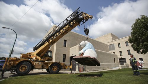 CancerCare bears on the move. Both polar bear sculptures located at York and Vaughn St., as well as several located behind the Manitoba Legislature along Assiniboine Dr., were removed today and transported to a new home. They have been privately purchased with the proceeds going directly to CancerCare. Wednesday, July 31, 2013. (JESSICA BURTNICK/WINNIPEG FREE PRESS)