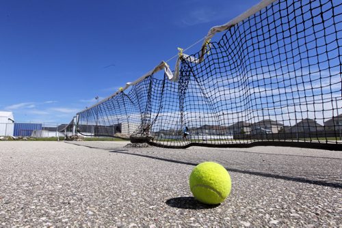 Tennis courts are in need of repair at Linden Woods Community Centre. BORIS MINKEVICH / WINNIPEG FREE PRESS. August 6, 2013