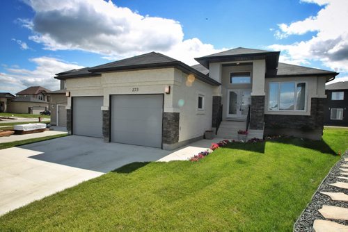 Resale home 273 Southview Crescent in South Pointe 130808 - August 08, 2013 Mike Deal / Winnipeg Free Press