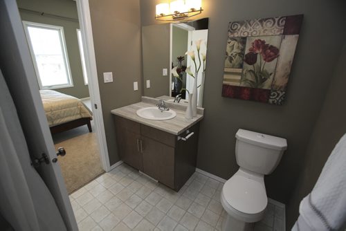 (Master ensuite bathroom) This home located at 36 Bridge Lake Dr. (in Bridgewater Lakes) features and open concept living space, vaulted ceilings, three bedrooms, two full bathrooms, one two-piece bathroom and unfinished basement. Wednesday, August 14, 2013. (TODD LEWYS) (JESSICA BURTNICK/WINNIPEG FREE PRESS)