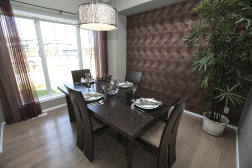 (Dining room) This home located at 36 Bridge Lake Dr. (in Bridgewater Lakes) features and open concept living space, vaulted ceilings, three bedrooms, two full bathrooms, one two-piece bathroom and unfinished basement. Wednesday, August 14, 2013. (TODD LEWYS) (JESSICA BURTNICK/WINNIPEG FREE PRESS)