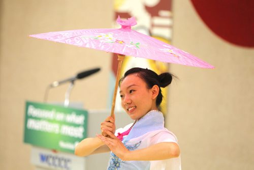 LOCAL- Chinese dancer Yao Yao Meng at the Chinese cultural centre at a funding announcement.  BORIS MINKEVICH / WINNIPEG FREE PRESS. August 15, 2013