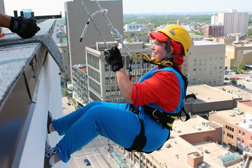 Canstar Community News Jenn Lusby rappels down the side of the 17-storey RBC building in downtown Winnipeg during the 2013 Easter Seals Drop Zone. JORDAN THOMPSON/CANSTAR COMMUNITY NEWS