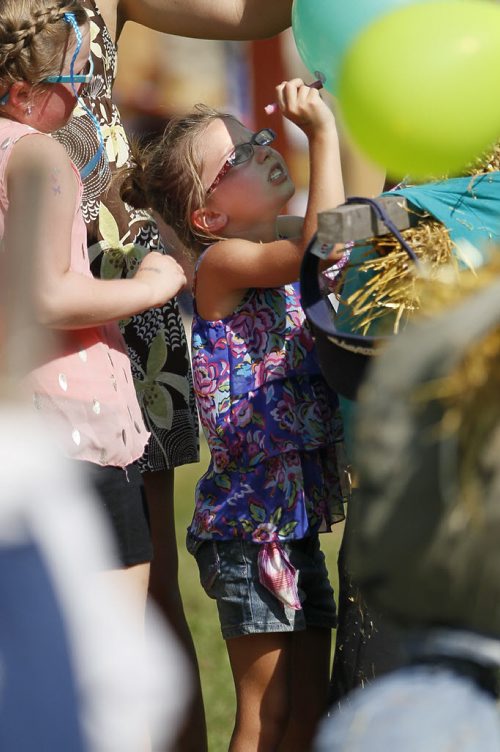 August 25, 2013 - 130825  -  Kids got to draw on balloons at the Cooks Creek Heritage Day Sunday, August 25, 2013. John Woods / Winnipeg Free Press